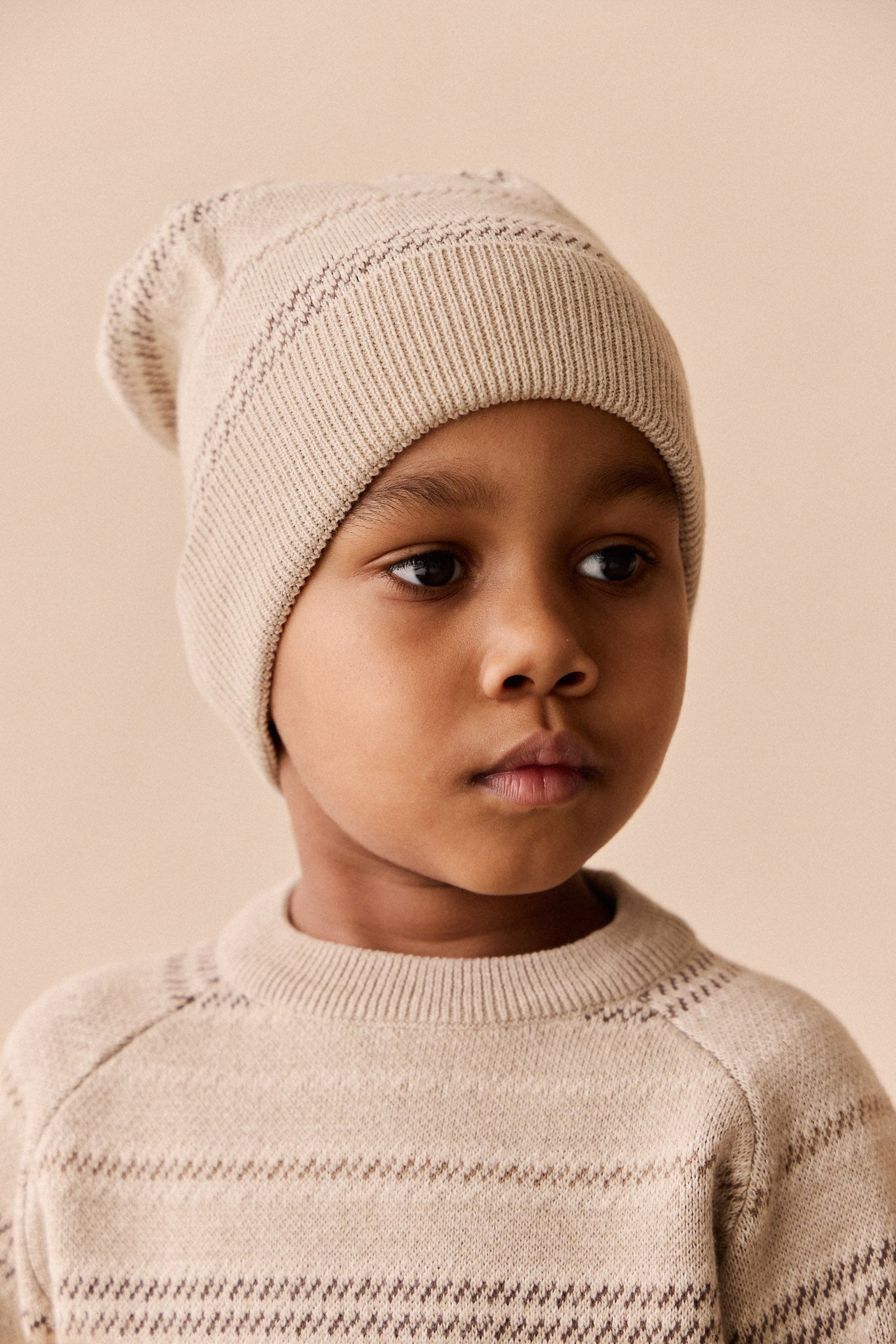 Bonnet en tricot à pompon rayé pour bébé et tout-petit