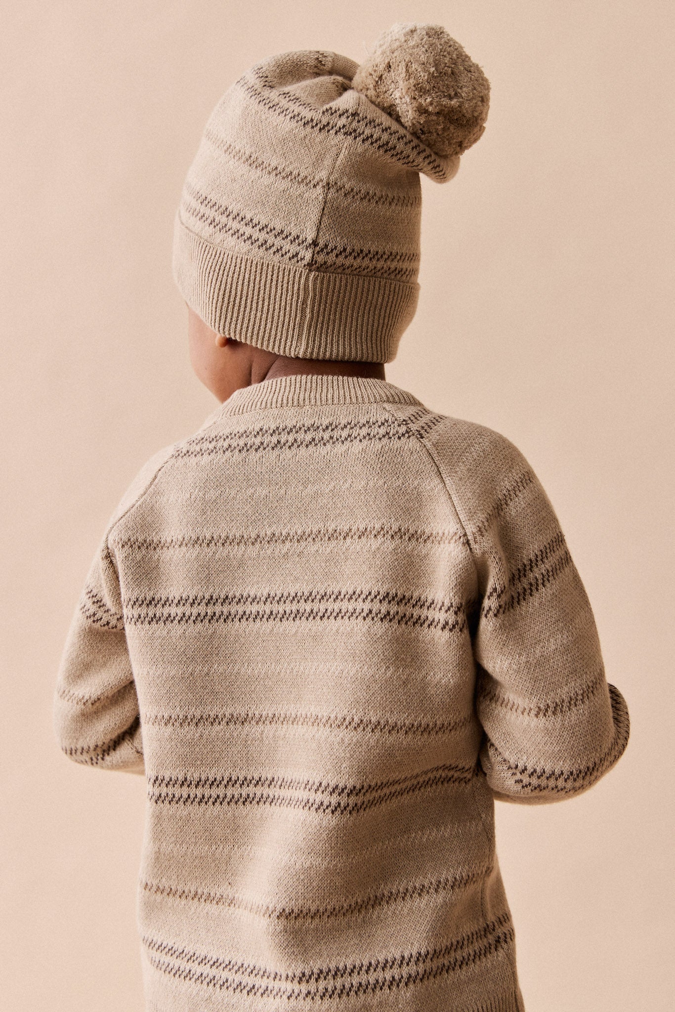 Bonnet en tricot à pompon rayé pour bébé et tout-petit