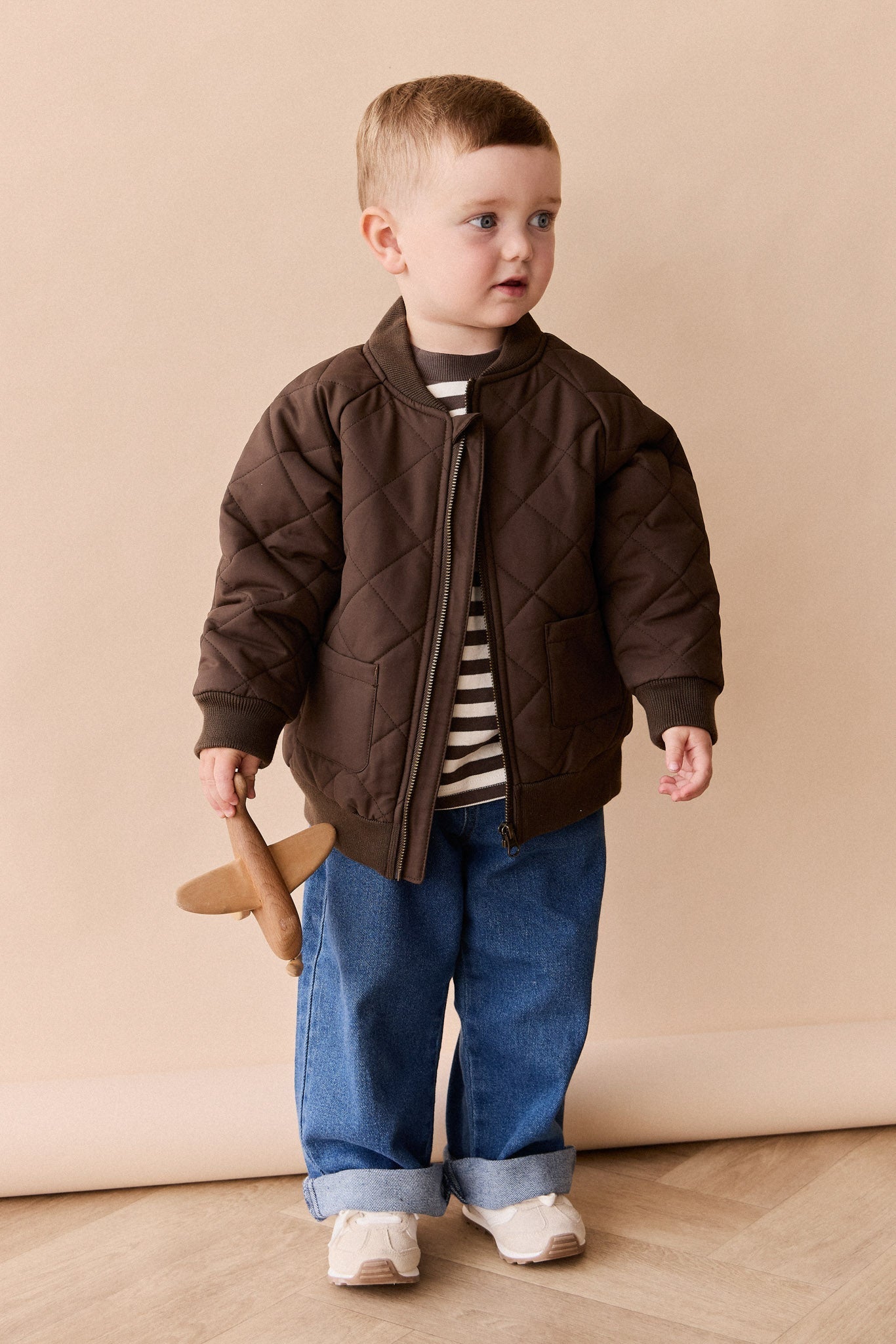 Veste d'extérieur matelassée zippée en tissu recyclé pour enfant, coloris café foncé