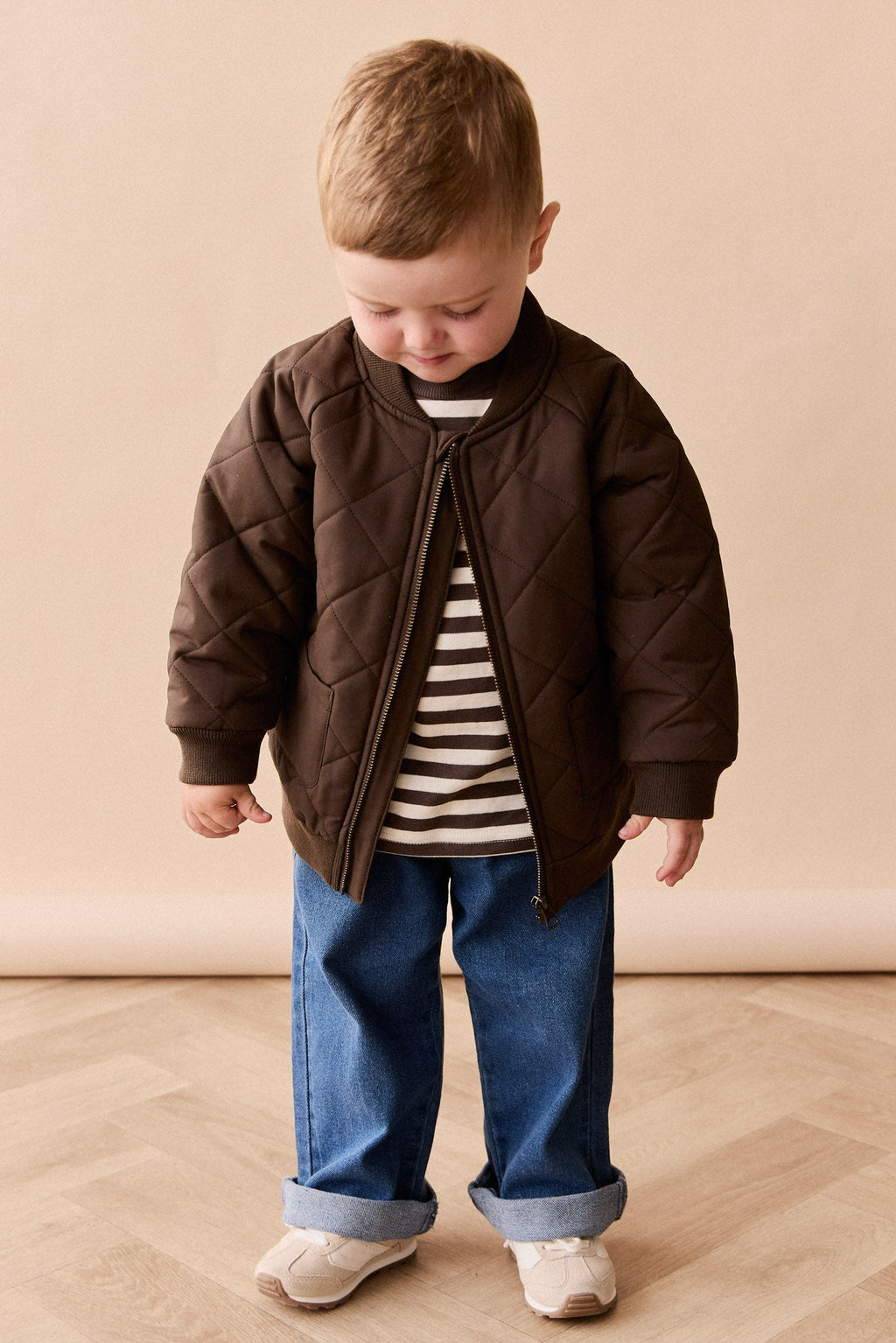 Veste d'extérieur matelassée zippée en tissu recyclé pour enfant, coloris café foncé