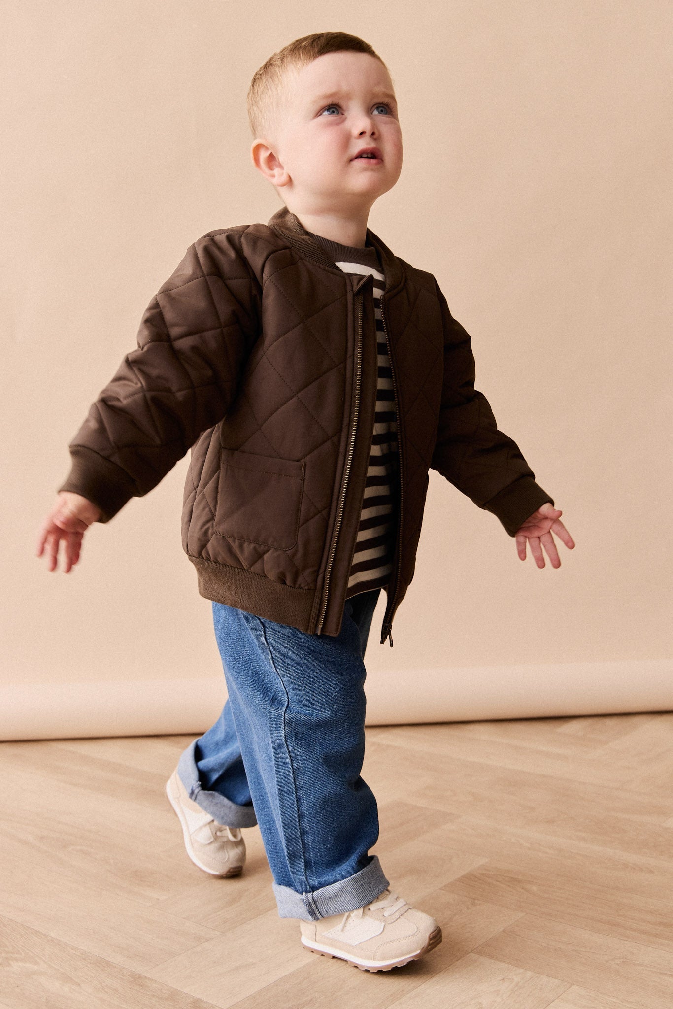 Veste d'extérieur matelassée zippée en tissu recyclé pour enfant, coloris café foncé