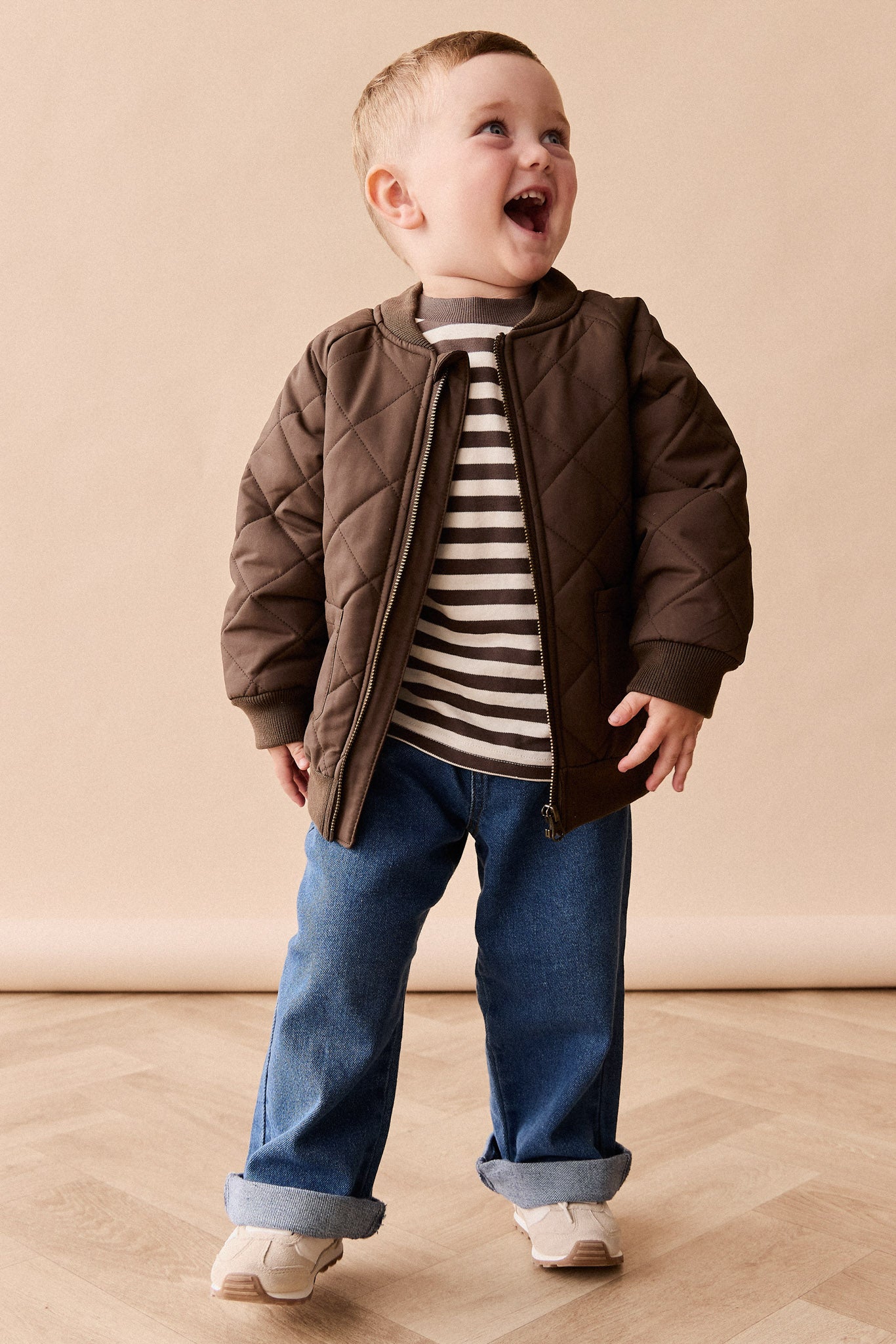Veste d'extérieur matelassée zippée en tissu recyclé pour enfant, coloris café foncé