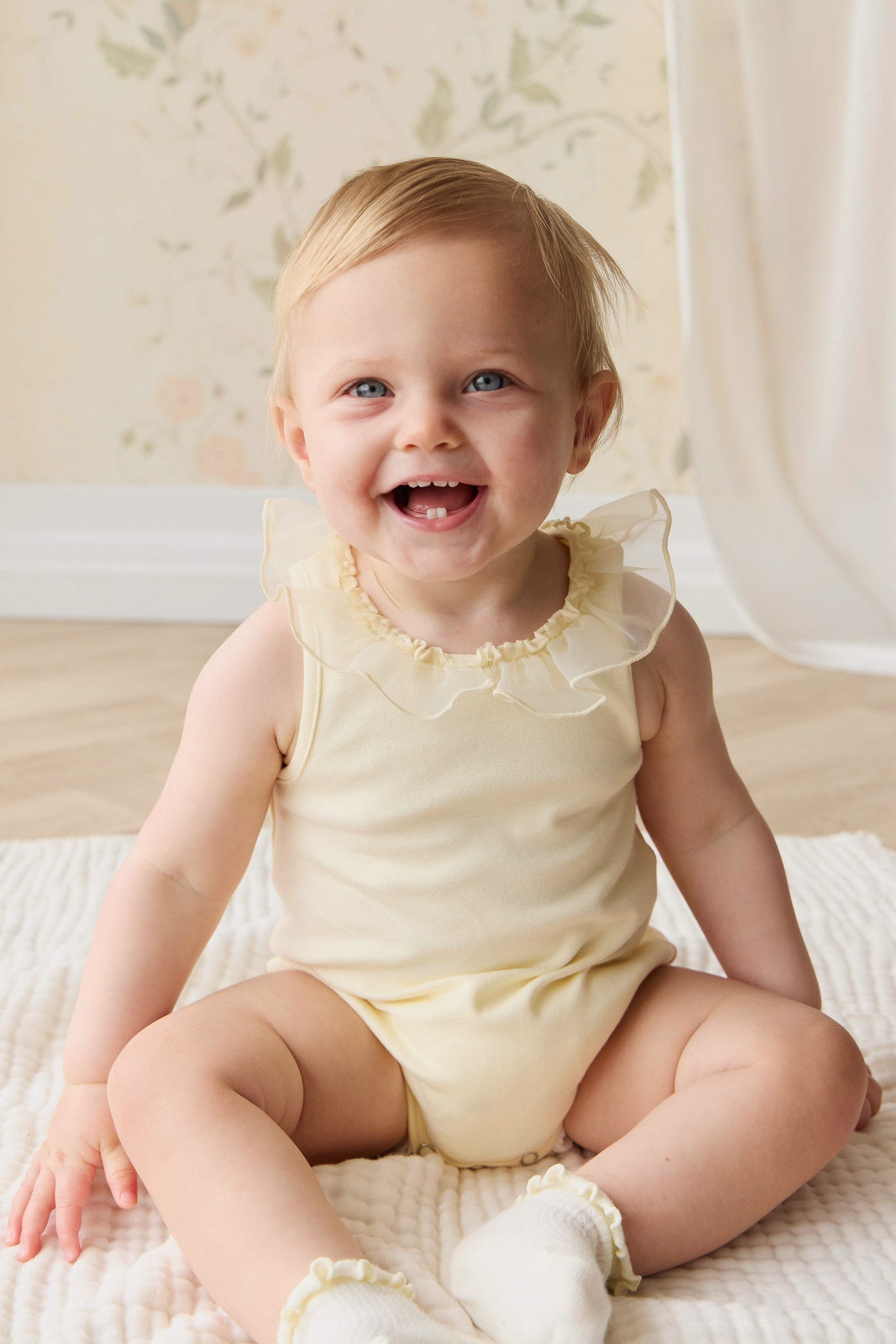 Combinaison Bébé Fille en Coton sans Manches avec Col à Volants Jaune Citron Doux