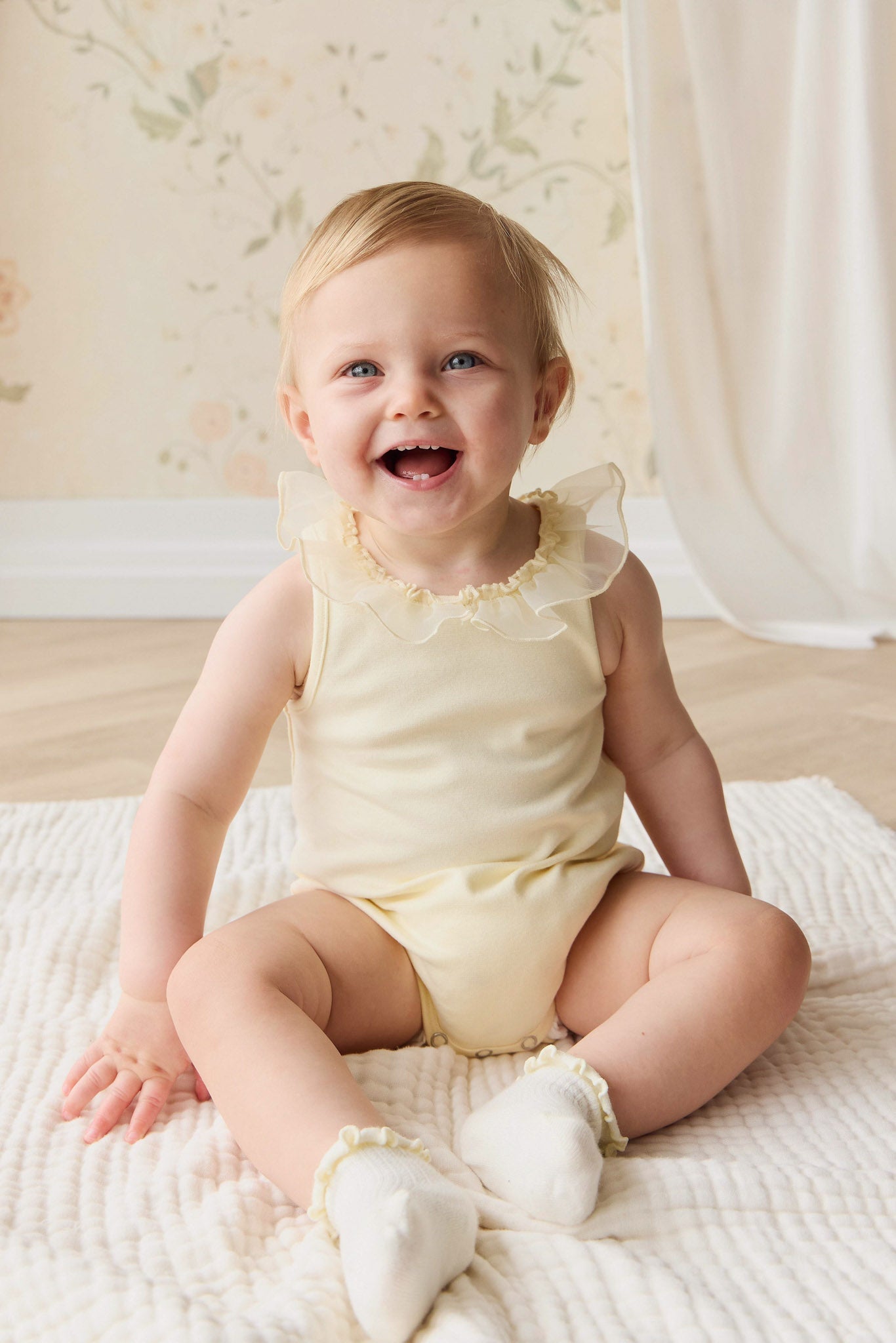 Combinaison Bébé Fille en Coton sans Manches avec Col à Volants Jaune Citron Doux