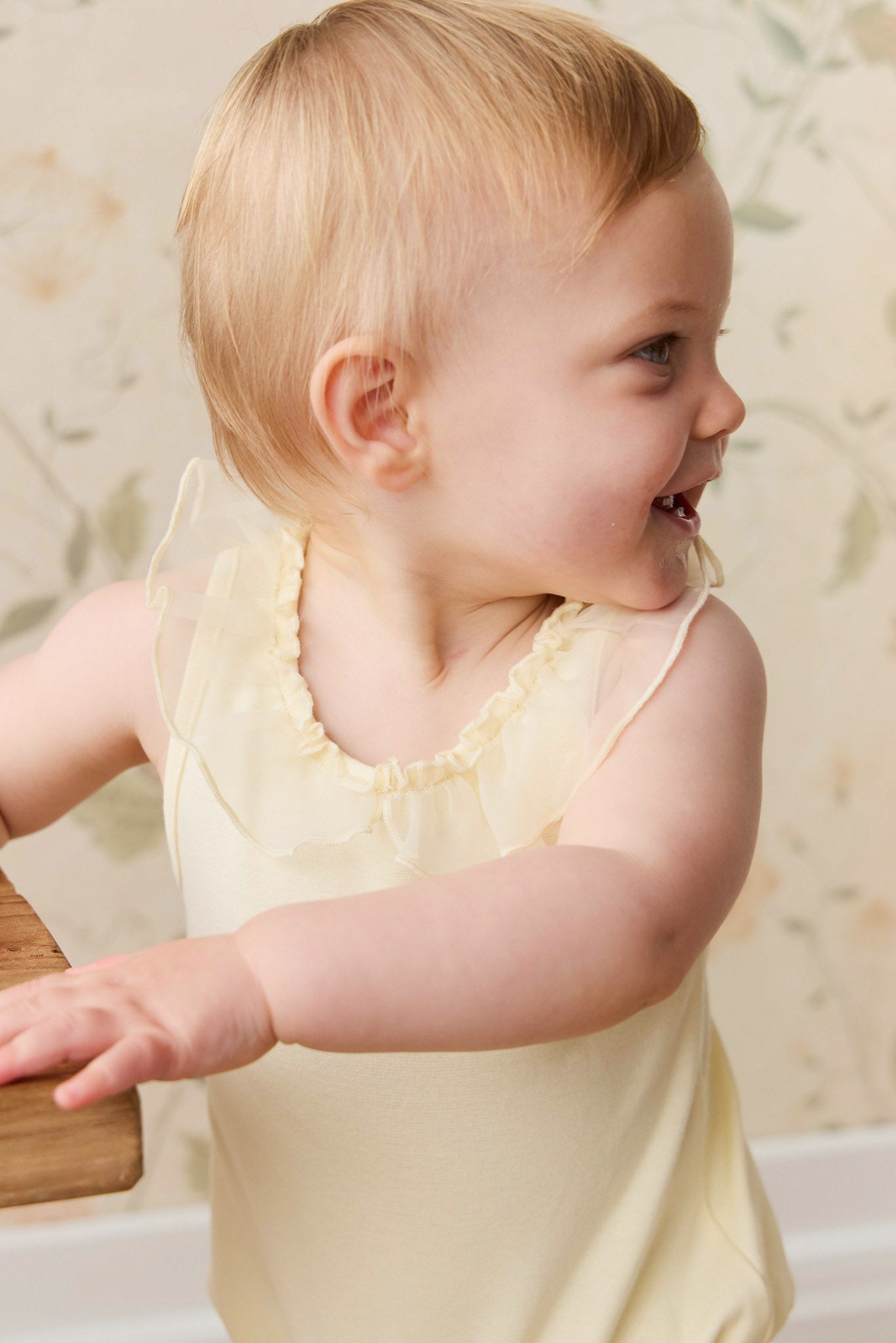Combinaison Bébé Fille en Coton sans Manches avec Col à Volants Jaune Citron Doux