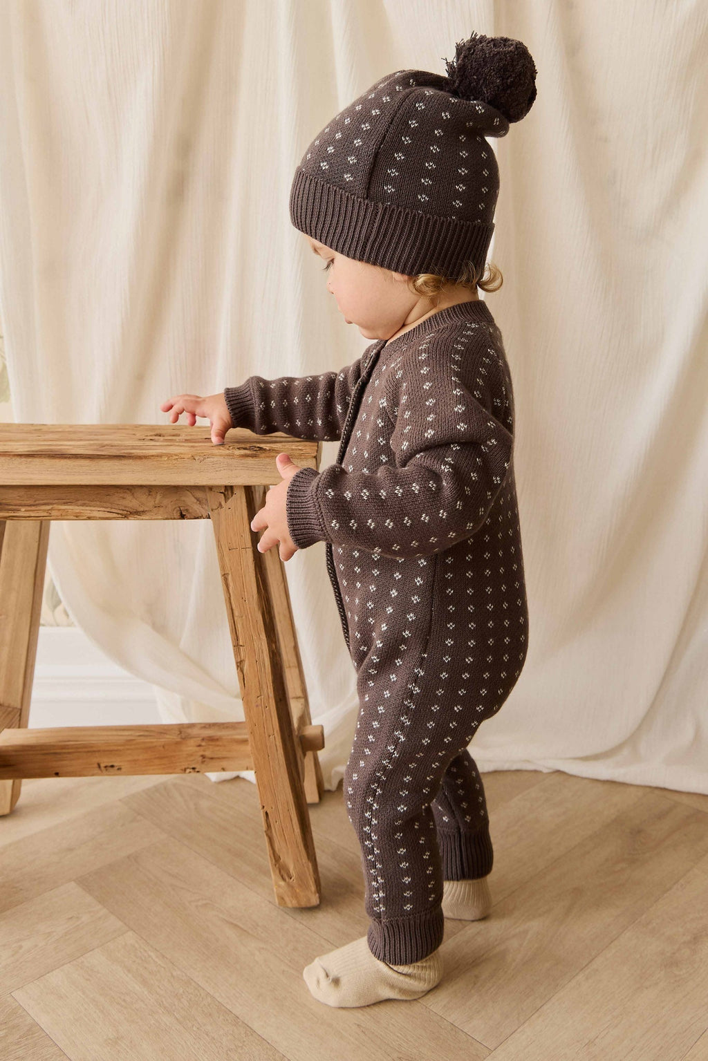Bonnet à pompon en maille marron diamant pour bébé et tout-petit