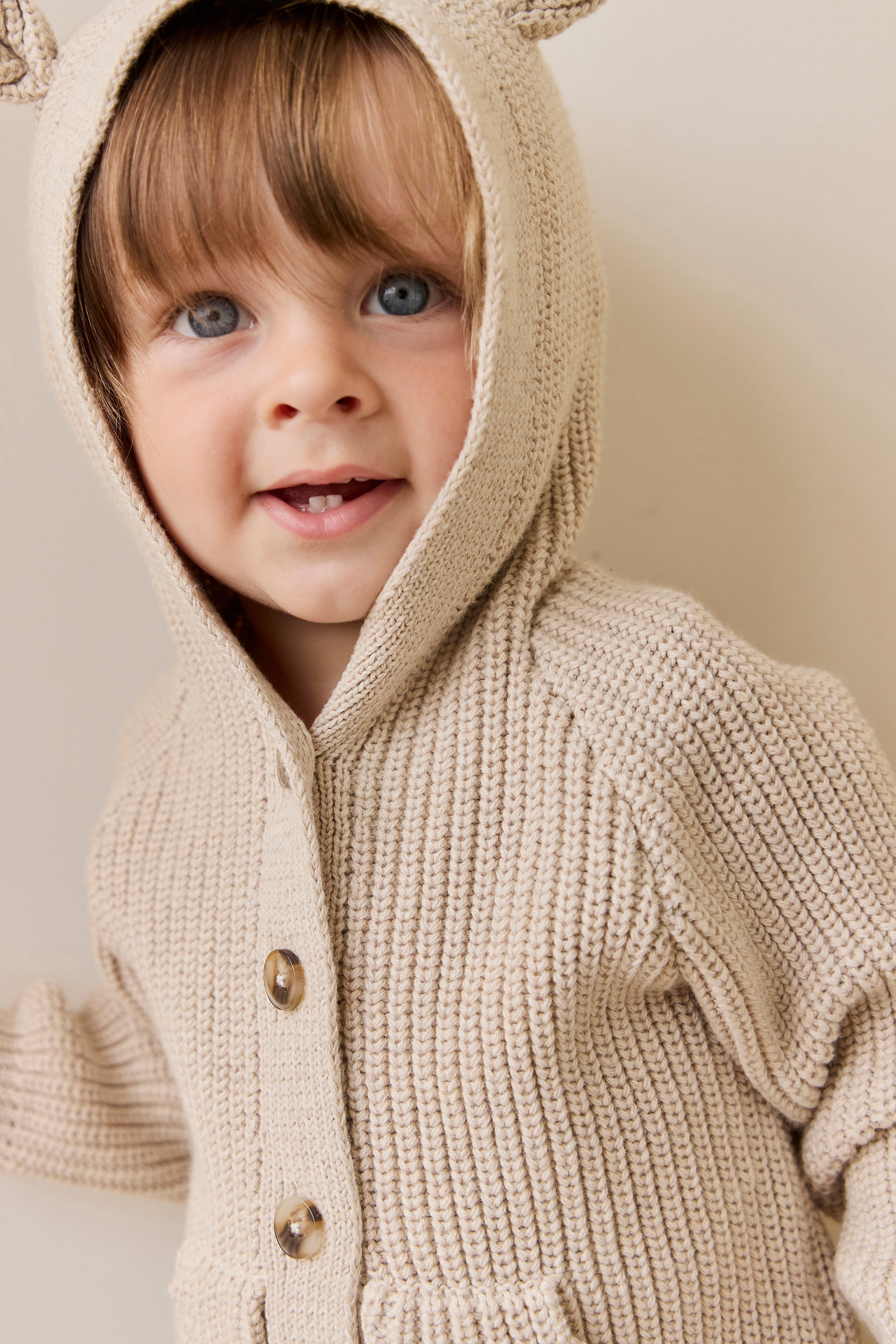 Cardigan tricoté à capuche en forme d'oreilles d'ours, avec boutons, pour bébés et tout-petits, couleur avoine