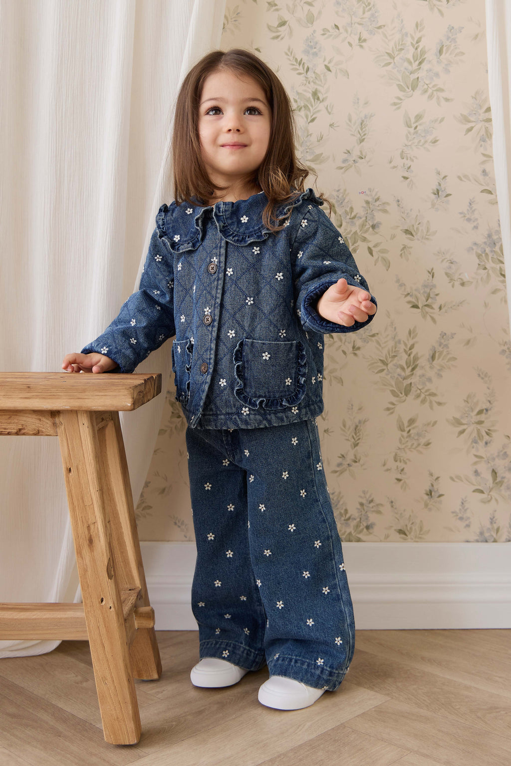 Blouson boutonné rembourré en jean orné de volants au col, imprimé floral, pour fille, bleu