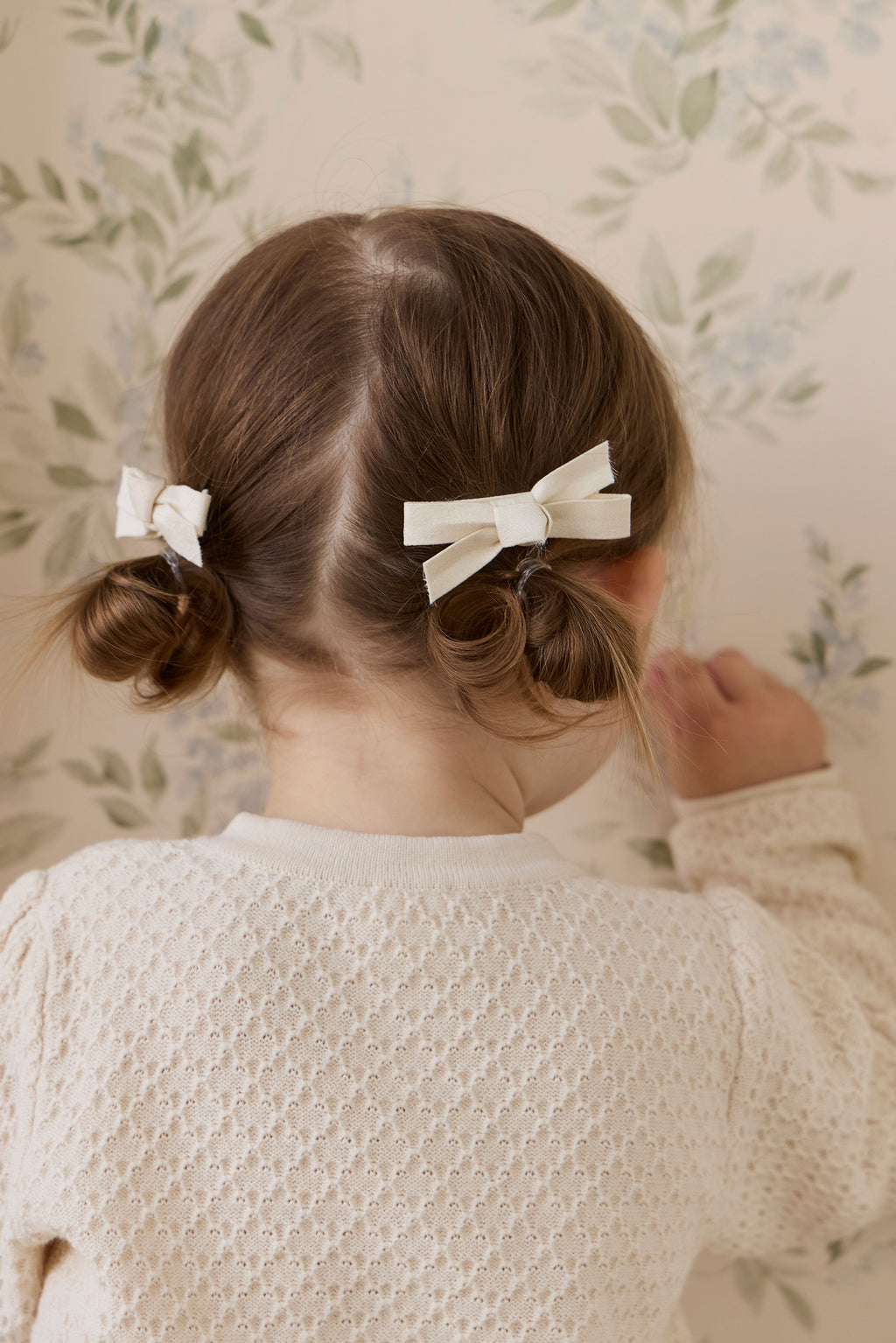 Gilet boutonné en maille texturée crème vanille pour bébés filles