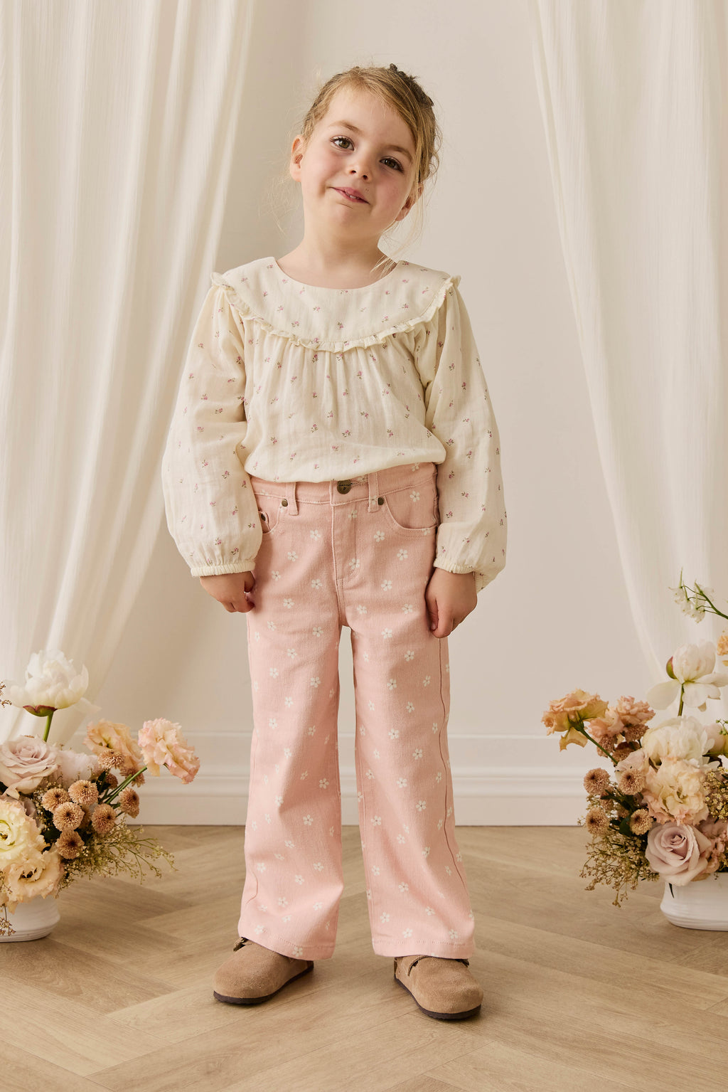 Pantalon en coton rose pour fille avec imprimé floral, coupe droite décontractée et poches