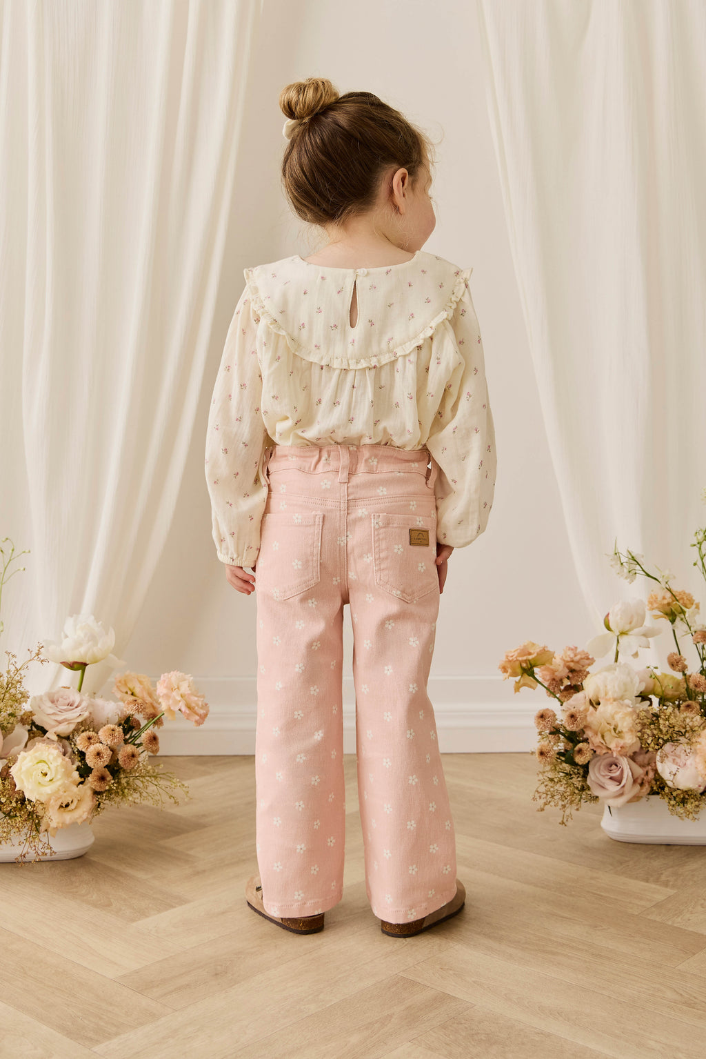 Pantalon en coton rose pour fille avec imprimé floral, coupe droite décontractée et poches