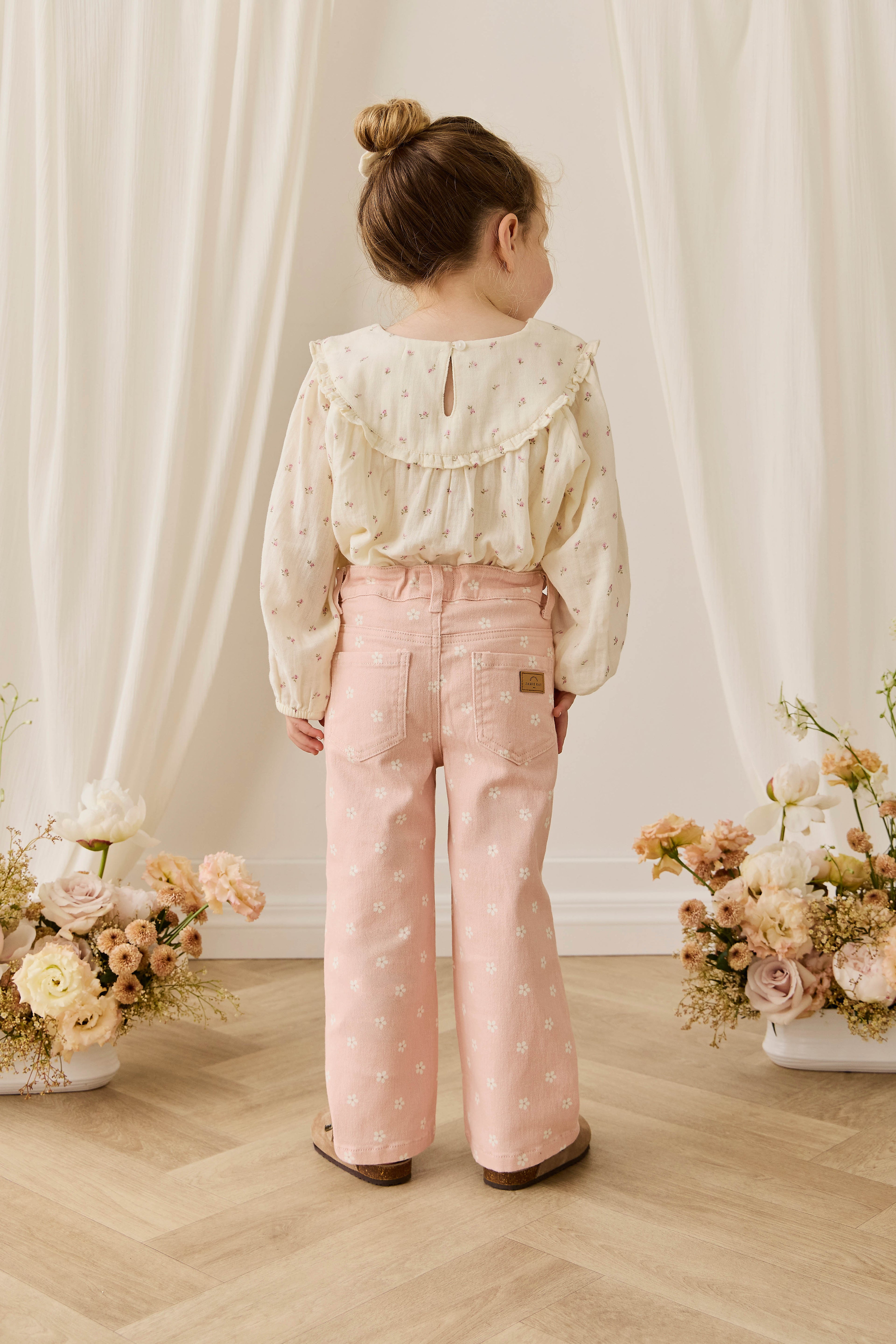 Pantalon en coton rose pour fille avec imprimé floral, coupe droite décontractée et poches