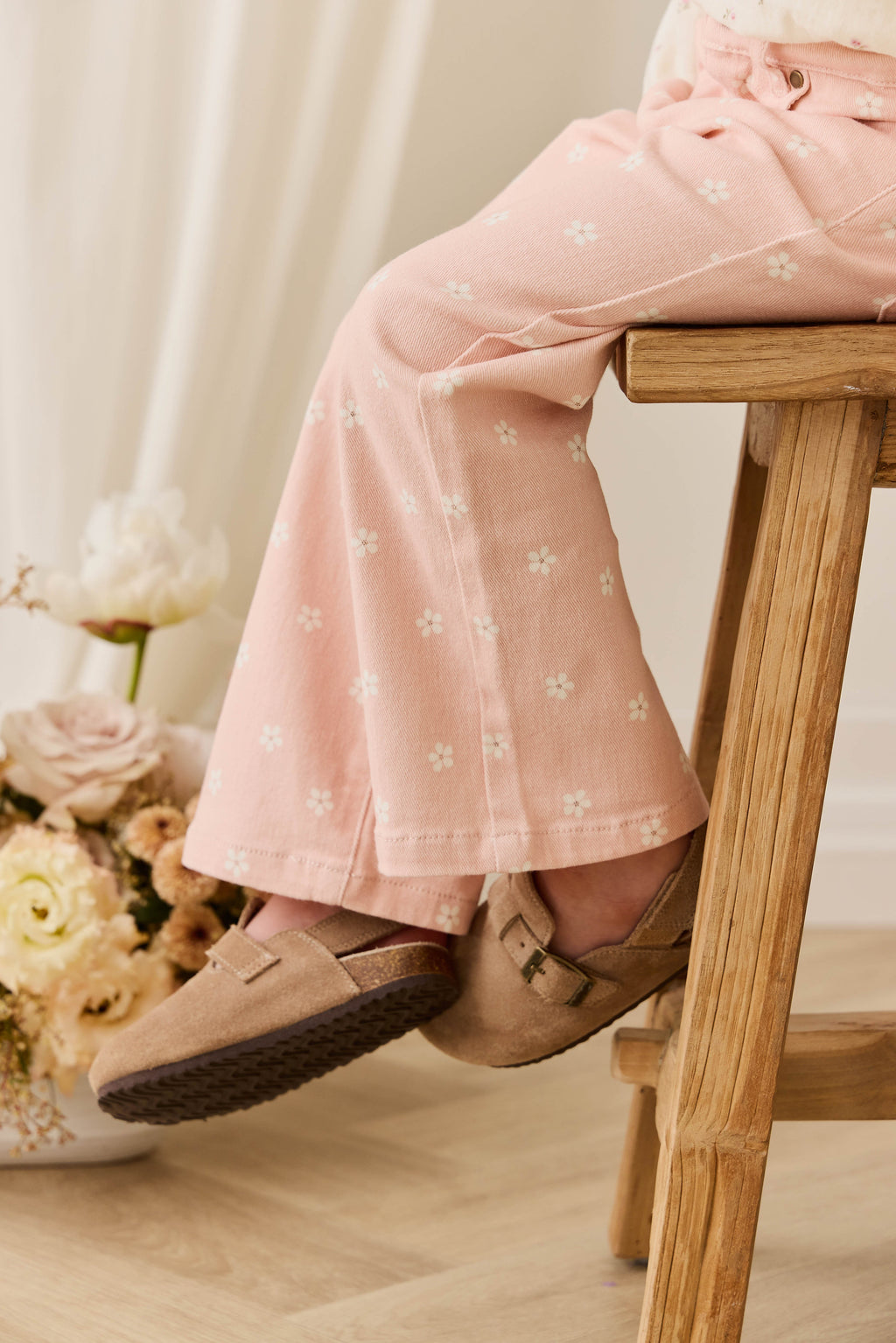 Pantalon en coton rose pour fille avec imprimé floral, coupe droite décontractée et poches