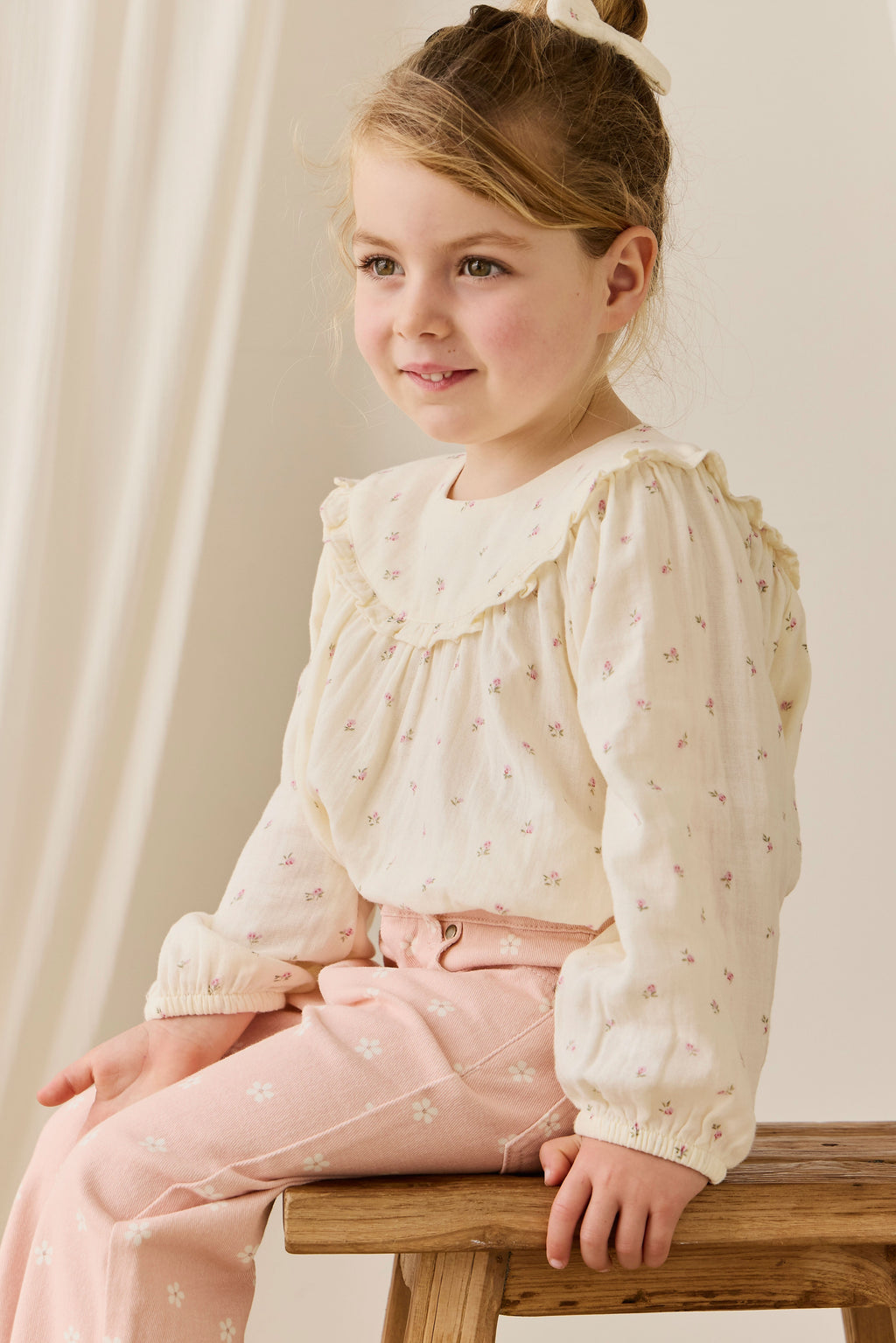 Pantalon en coton rose pour fille avec imprimé floral, coupe droite décontractée et poches