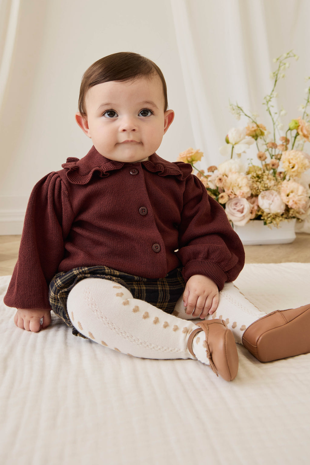 Gilet Boutonné en Tricot Marron Chocolat avec Col à Volants pour Fille