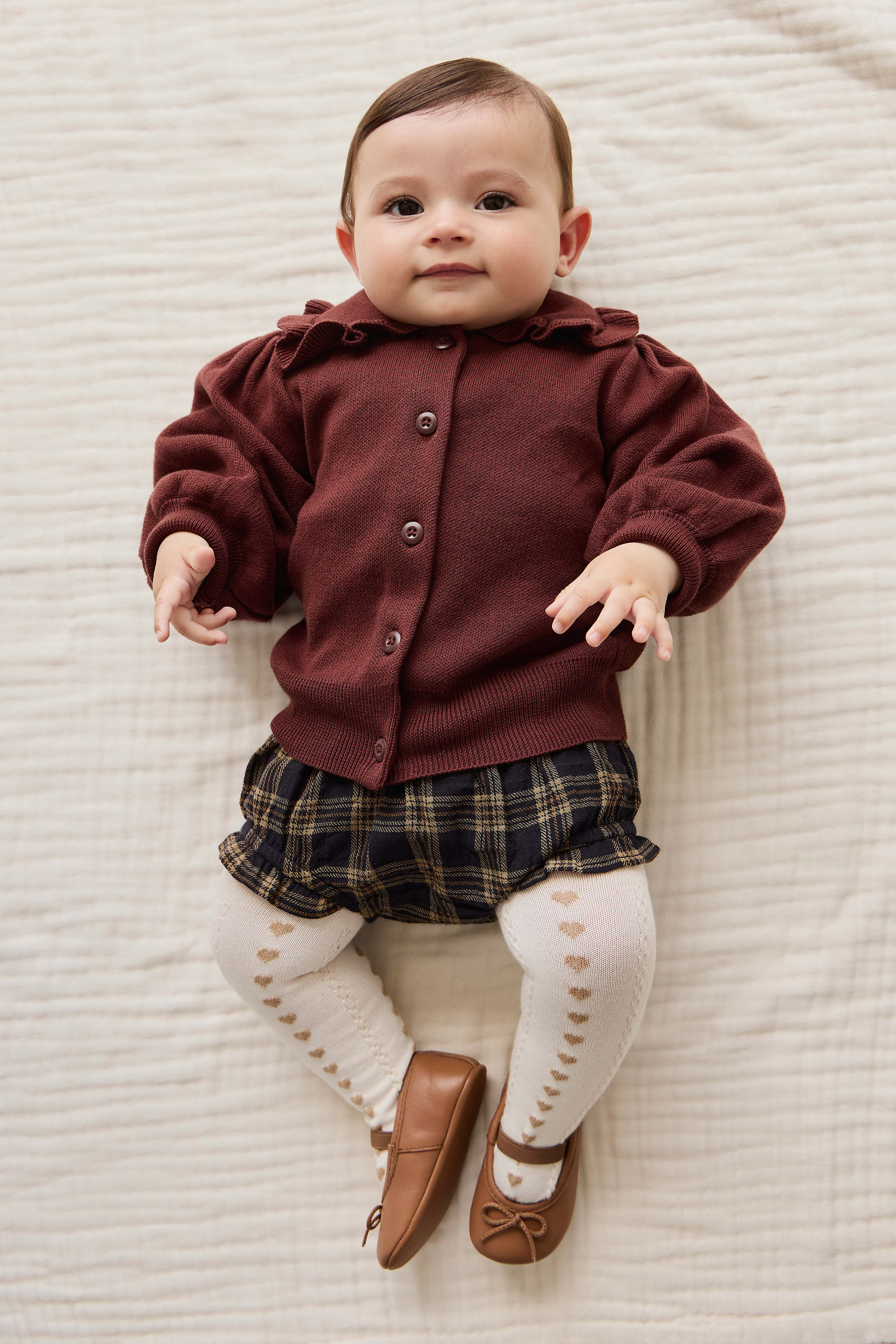 Gilet Boutonné en Tricot Marron Chocolat avec Col à Volants pour Fille
