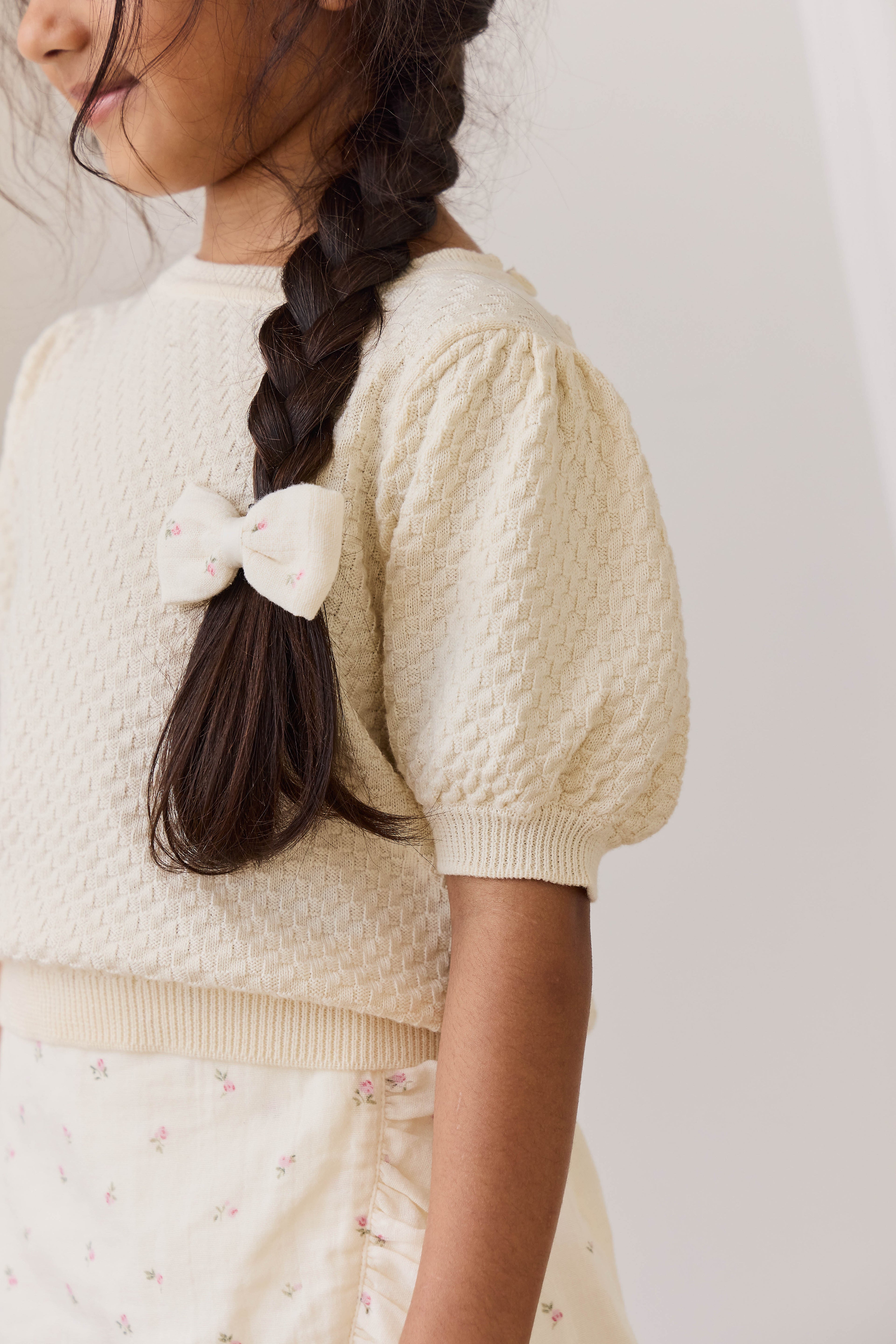 Haut en coton texturé vanille à manches bouffantes pour fille