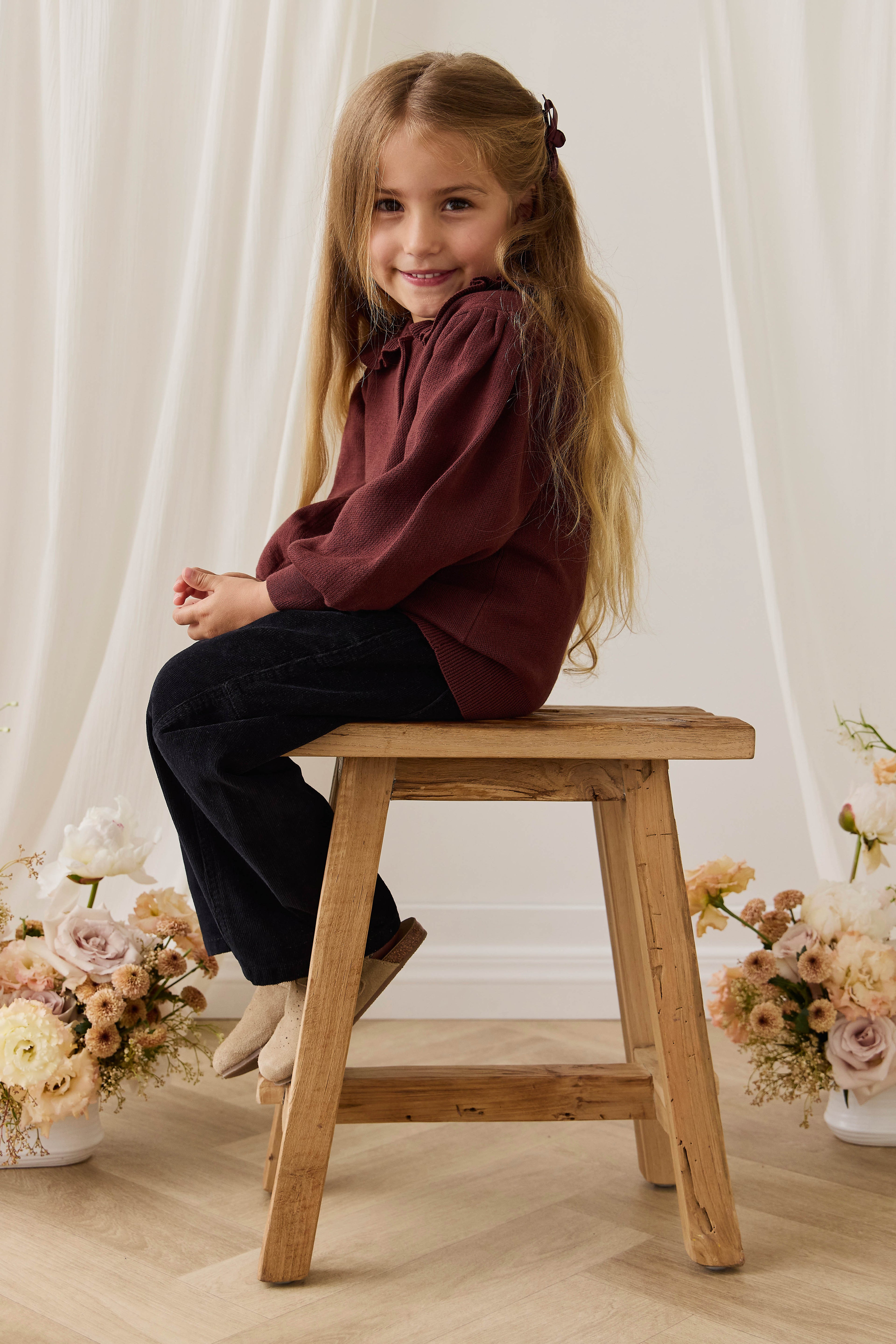 Gilet Boutonné en Tricot Marron Chocolat avec Col à Volants pour Fille