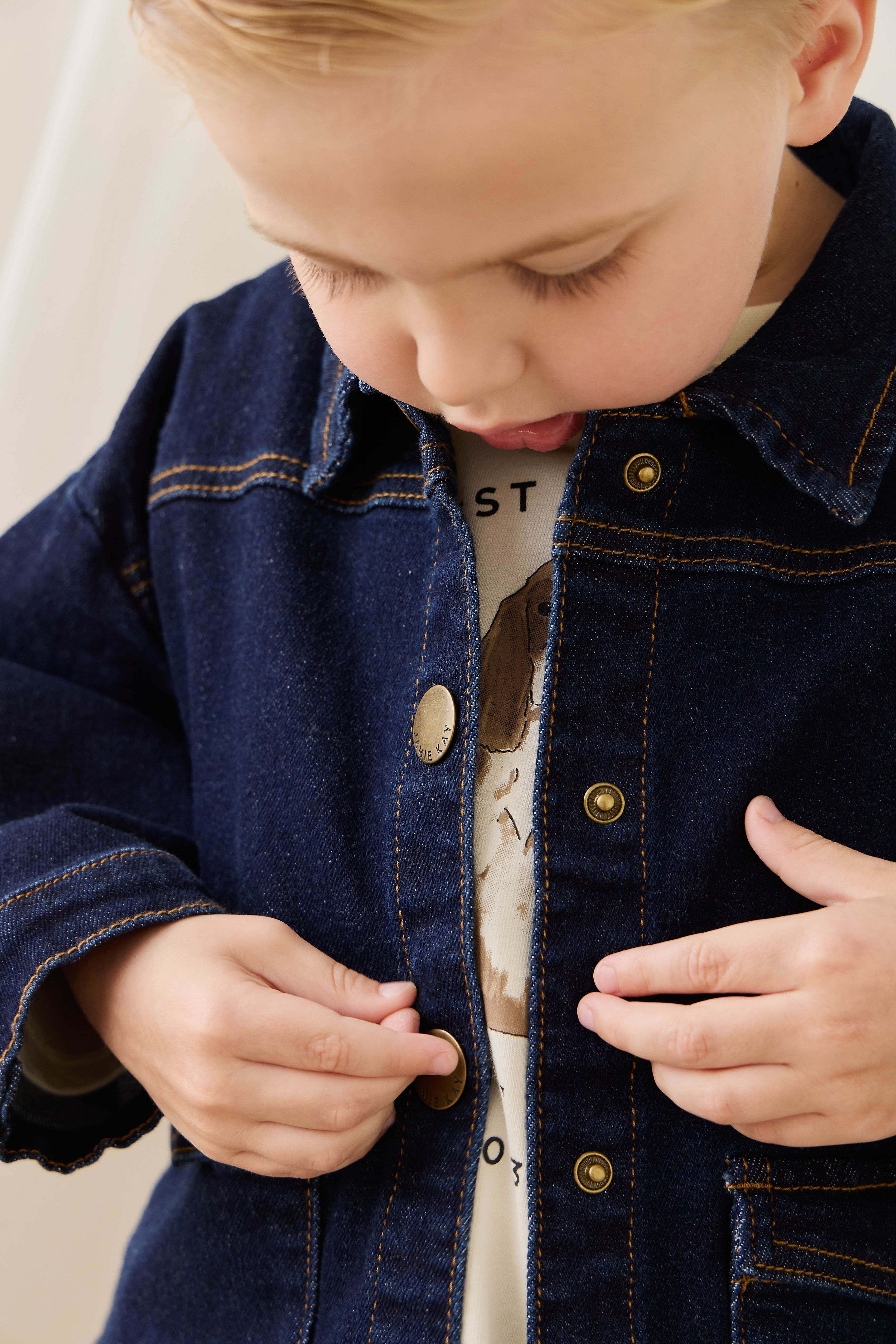 Veste Boutonnée En Jean Indigo Foncé Pour Enfants Avec Poches Plaquées