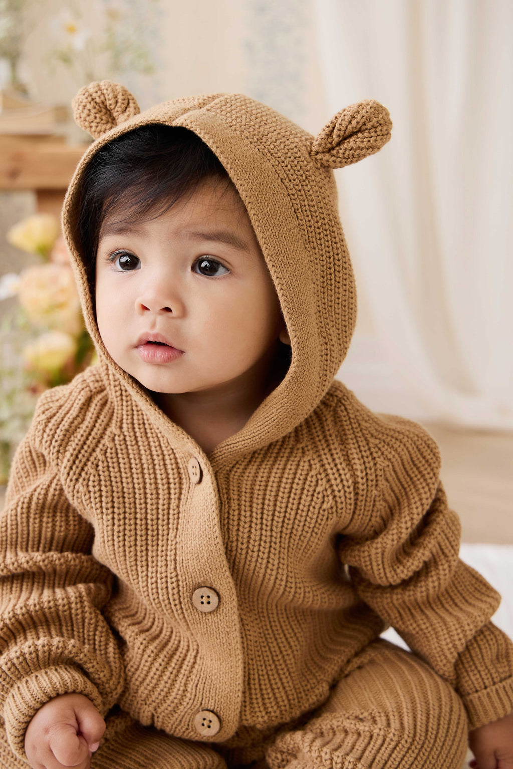 Grenouillère tricotée pour bébé, une pièce chaude et confortable, couleur brun fauve avec capuche à oreilles d'ours