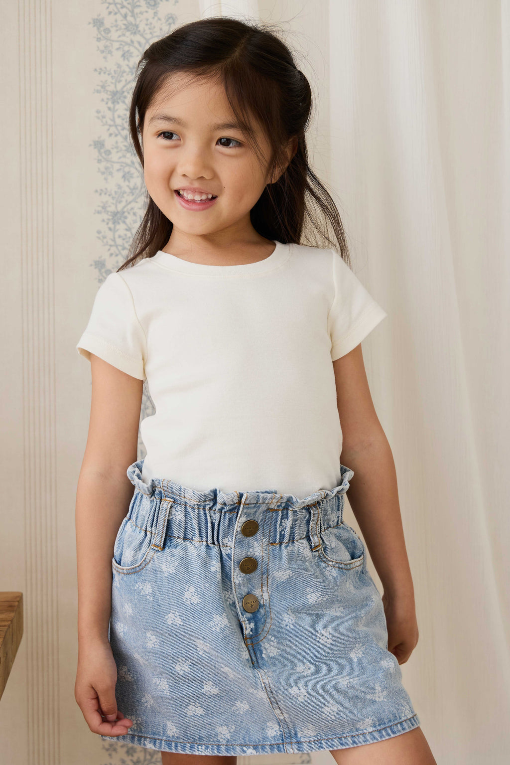 Jupe en jean taille paperbag bleu clair à fleurs avec boutons pour fille
