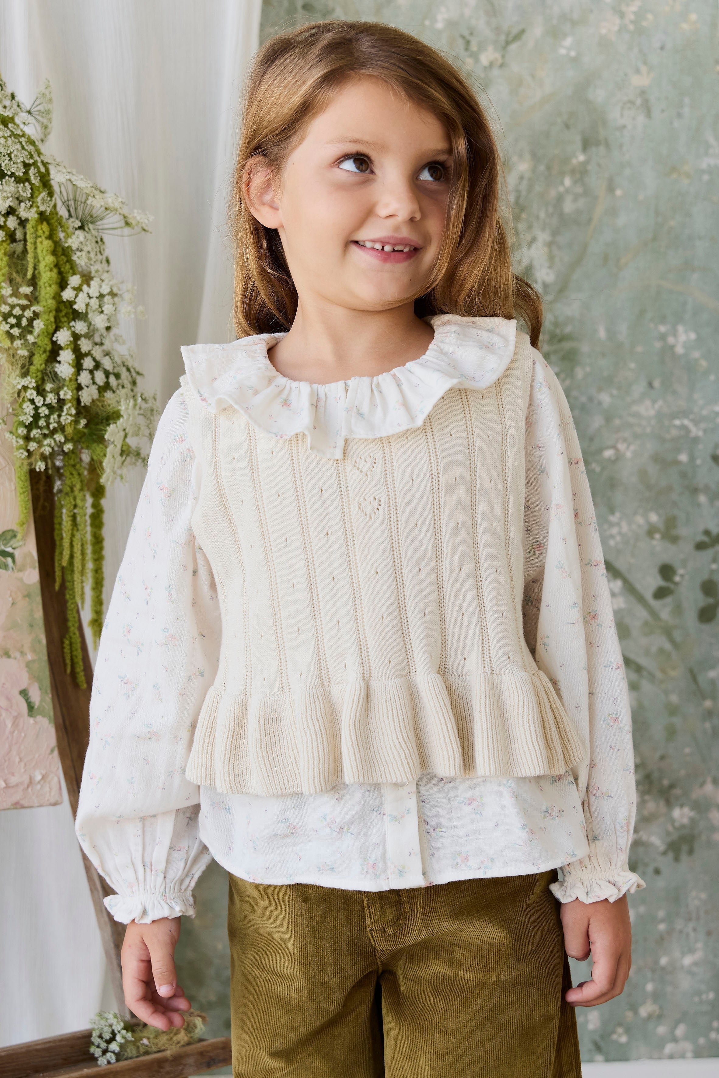 Haut en maille torsadée en coton avec ourlet volanté couleur crème vanille pour fille