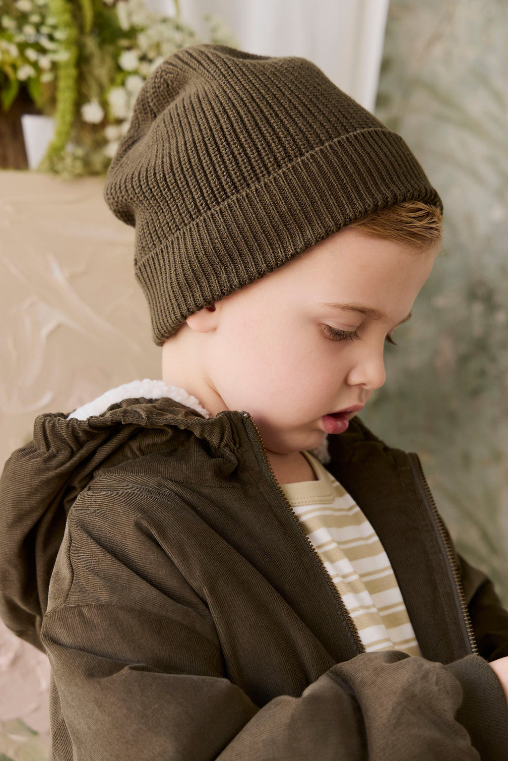 Blouson à capuche en velours côtelé vert olive foncé pour garçon avec doublure en peluche et poignets côtelés