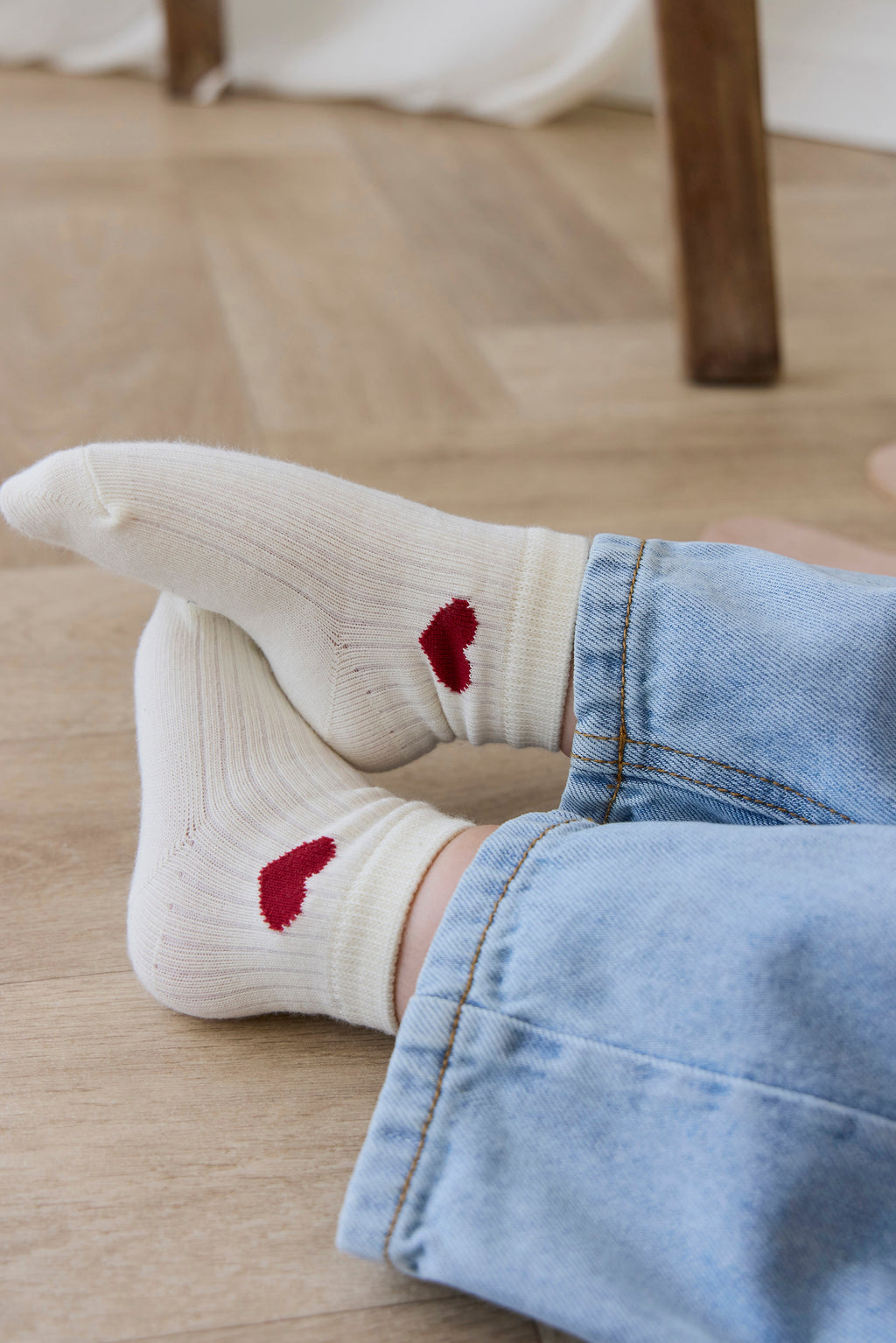 Chaussettes bébé/tout-petit en coton tricoté crème, broderie cœur rouge, douces et extensibles pour filles