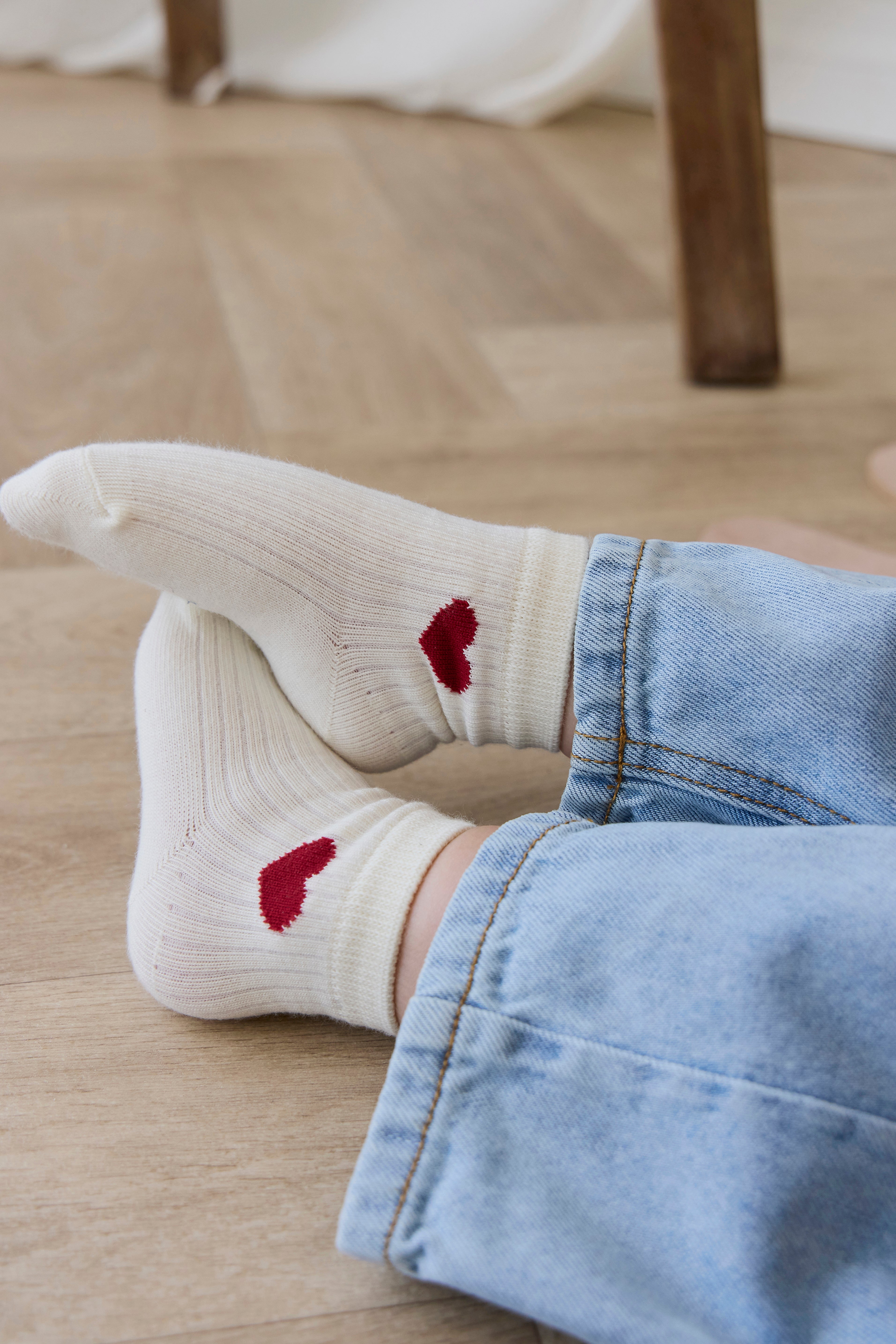 Chaussettes bébé/tout-petit en coton tricoté crème, broderie cœur rouge, douces et extensibles pour filles