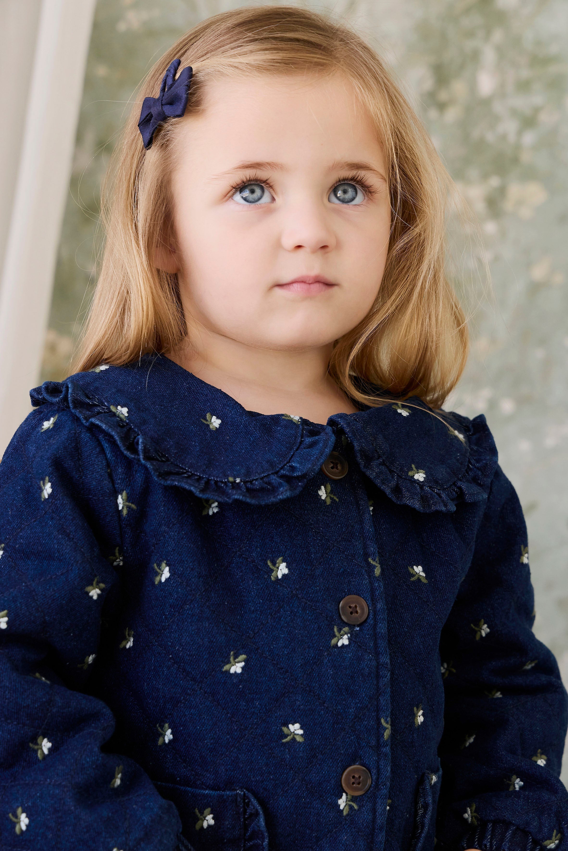 Doudoune matelassée à volants imprimé floral pour fille en coton bleu indigo