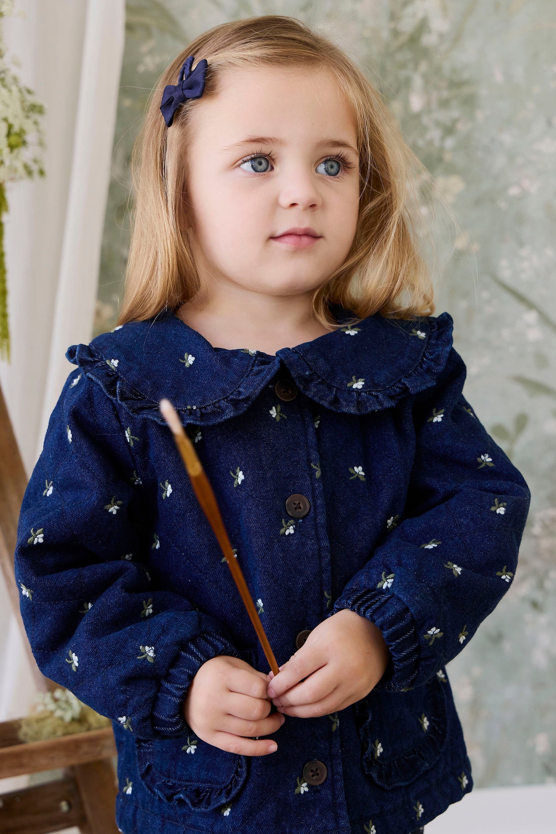 Doudoune matelassée à volants imprimé floral pour fille en coton bleu indigo