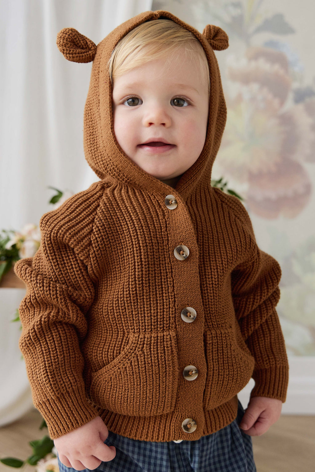 Cardigan bébé en tricot de coton marron chaud à capuche avec oreilles d'ours et poches