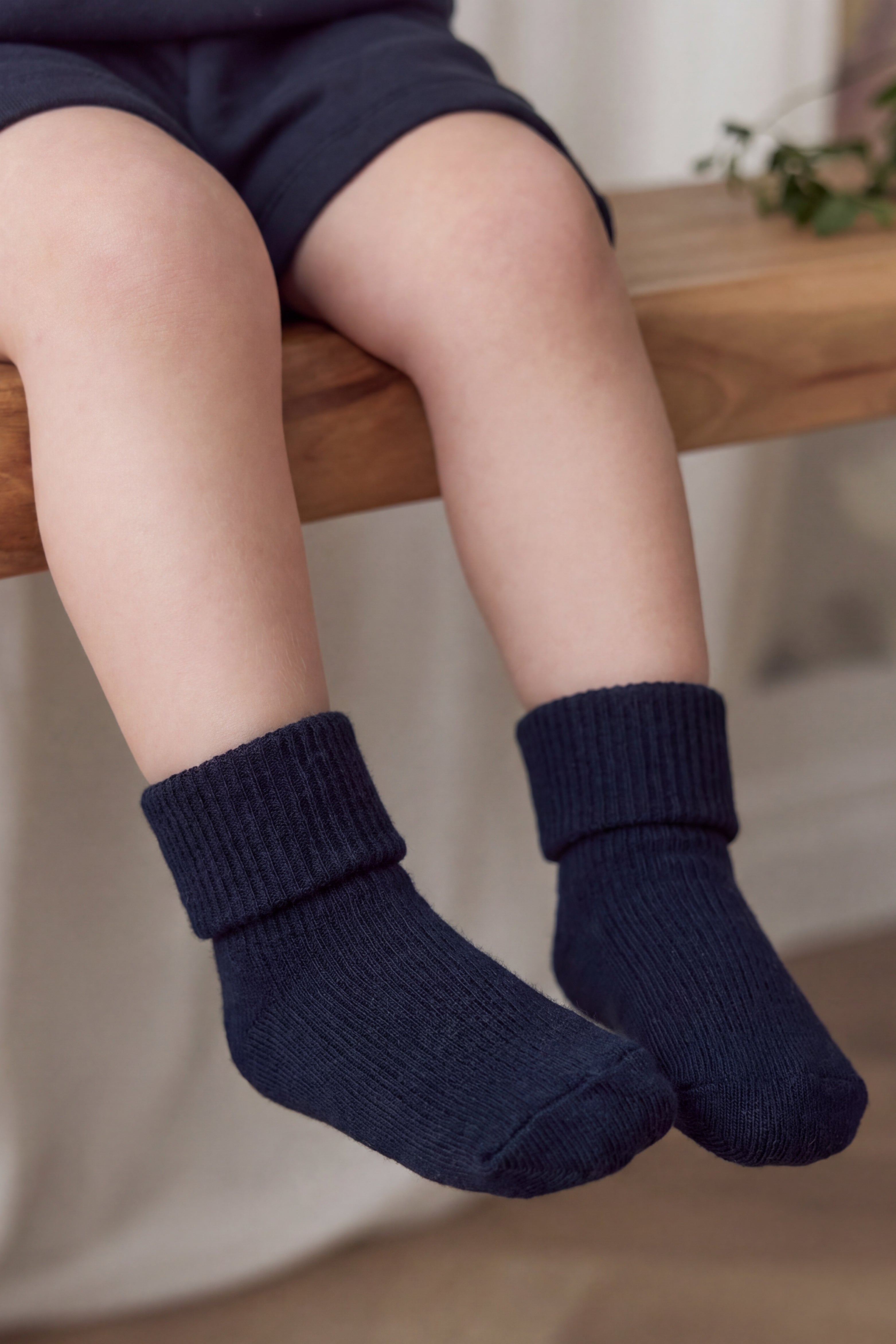 Chaussettes côtelées bleu marine pour bébés et tout-petits