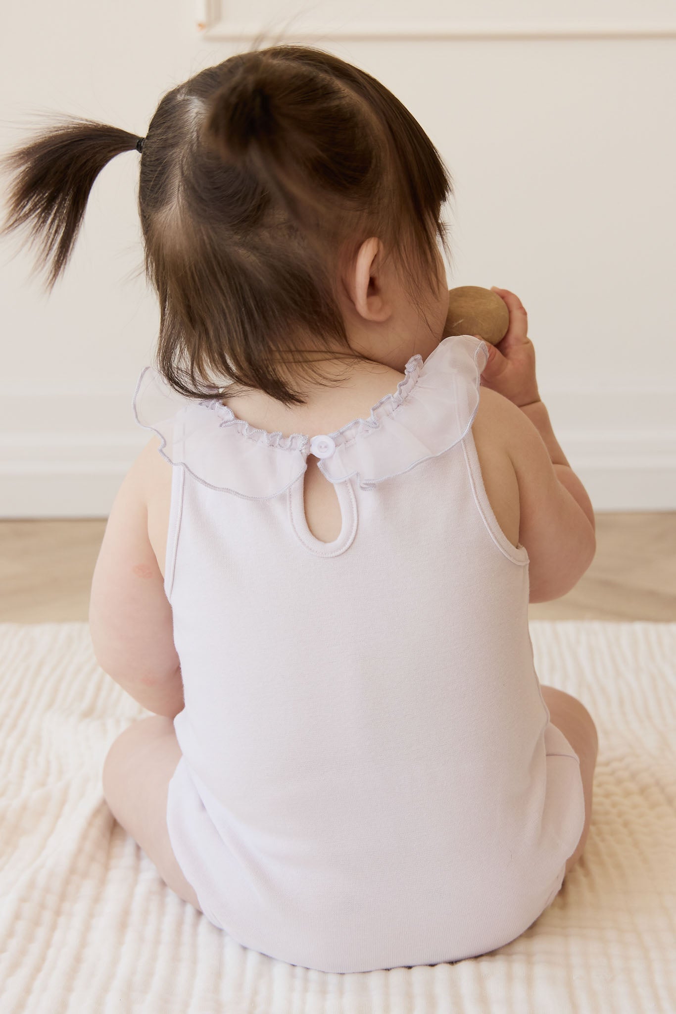 Barboteuse Bébé Fille sans Manches en Coton avec Volants et Encolure Hydrangea