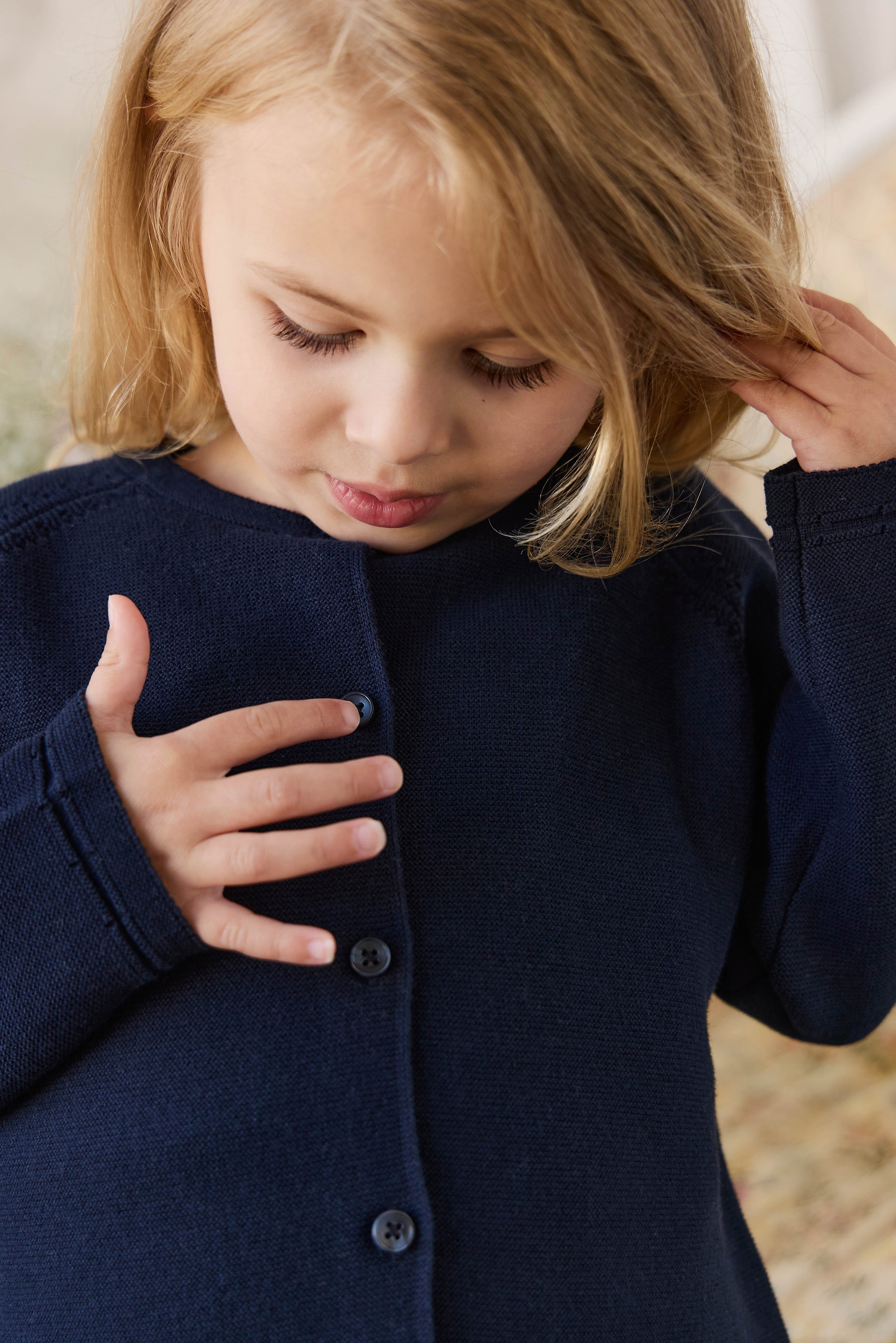 Cardigan en maille boutonnée en coton biologique bleu marine pour fille