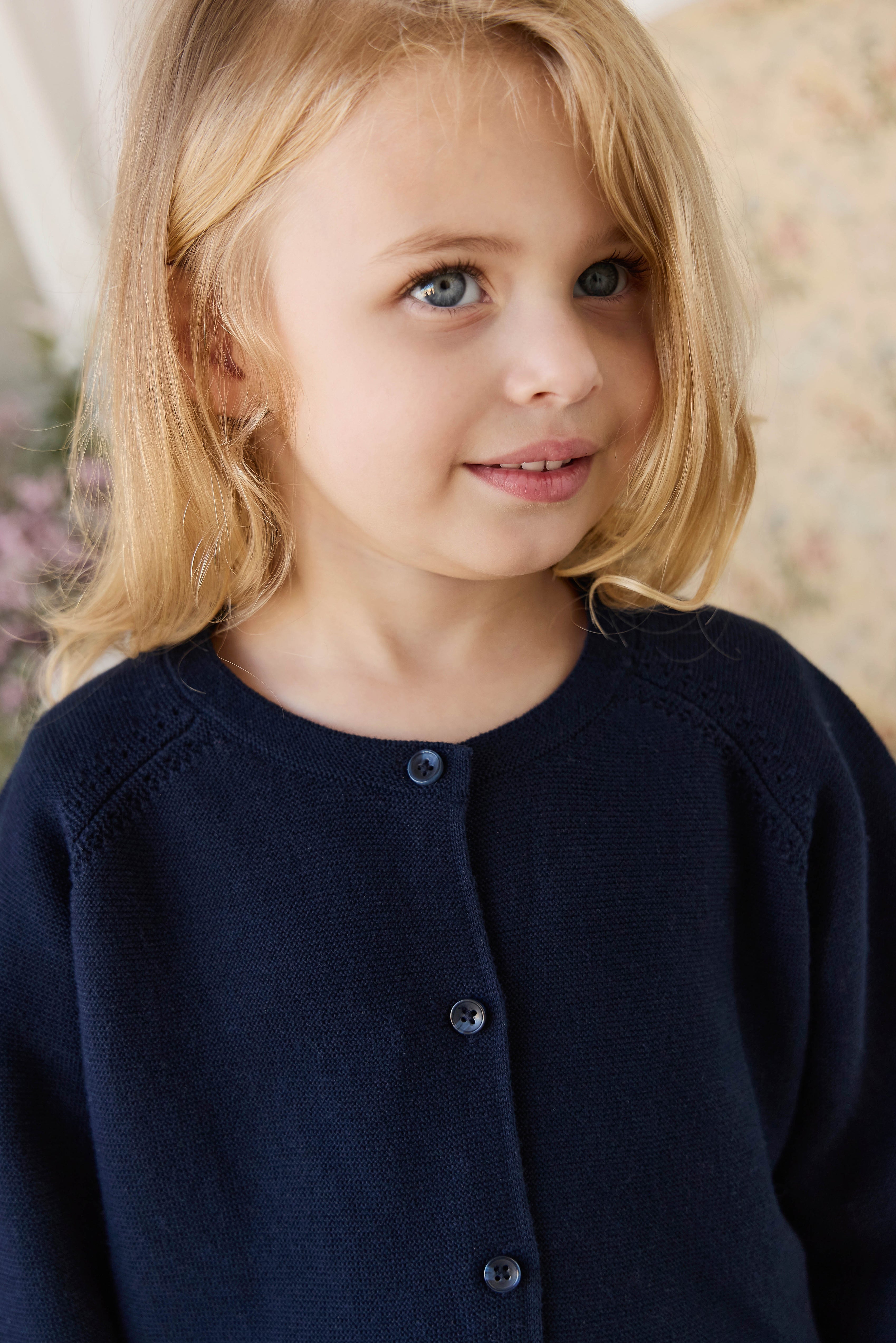 Cardigan en maille boutonnée en coton biologique bleu marine pour fille