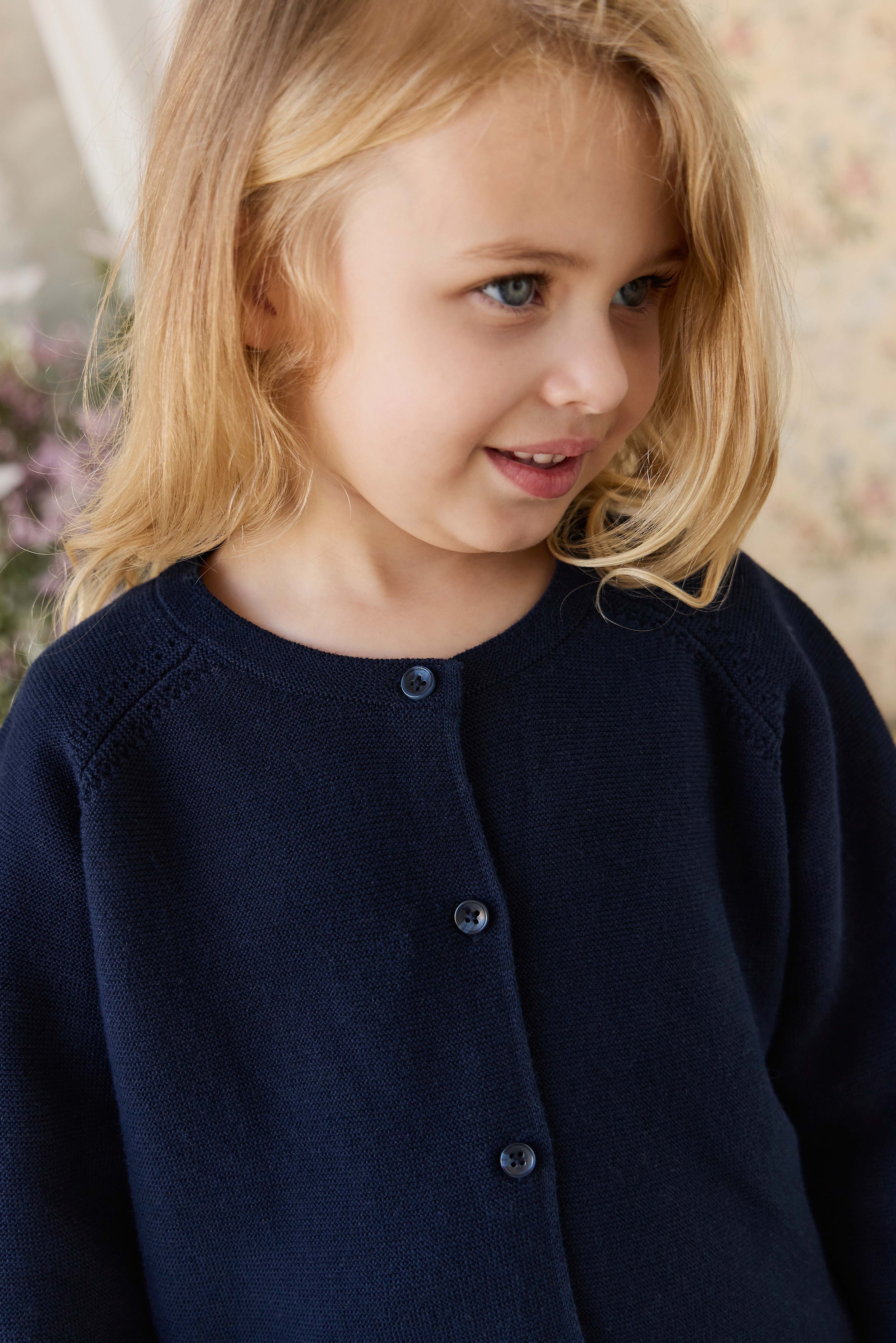 Cardigan en maille boutonnée en coton biologique bleu marine pour fille